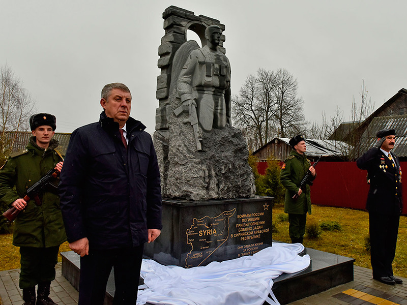 В Брянской области открыли памятник российским военнослужащим, погибшим в Сирии

