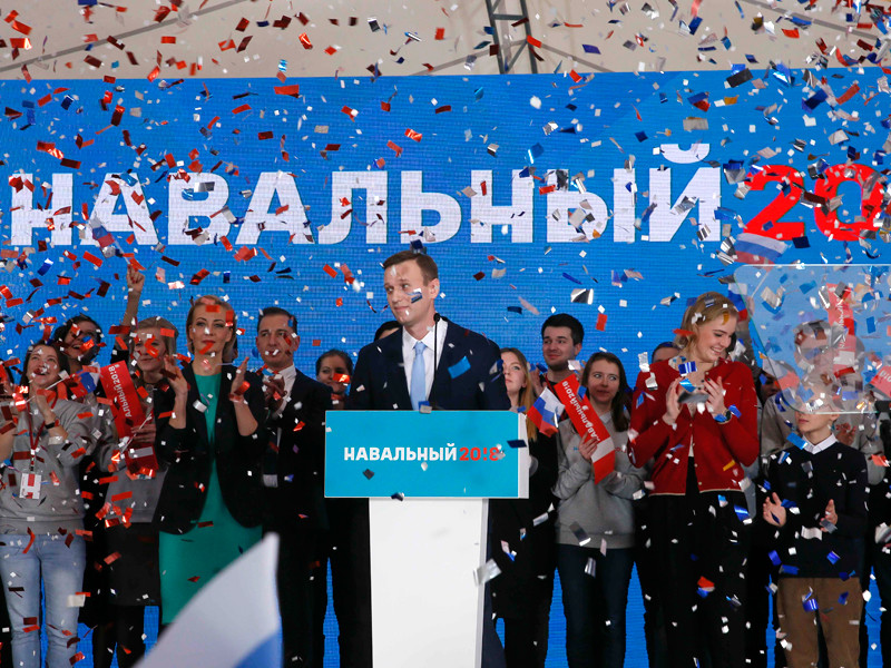 Оппозиционера Алексея Навального выдвинули в президенты в ходе собрания инициативной группы граждан в Москве - на пляже в курортной зоне Серебряный бор