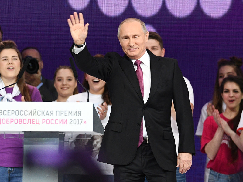 Президент РФ Владимир Путин объявил, что в ближайшее время примет решение о выдвижении своей кандидатуры на очередной срок