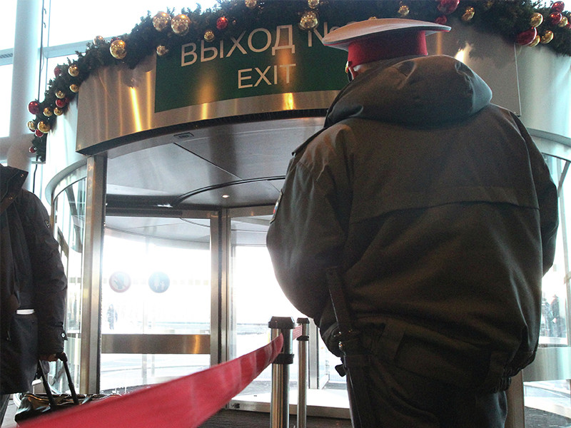 Солгавшему о бомбе пассажиру "Домодедово" грозит пять лет колонии
