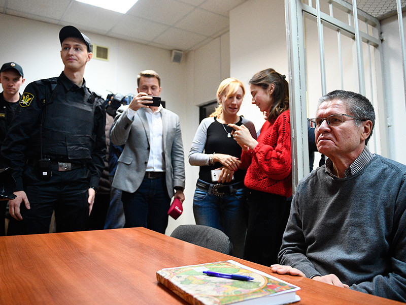 Экс-министр экономического развития Алексей Улюкаев в Замоскворецком суде во время слушаний по его делу, 4 декабря 2017 года