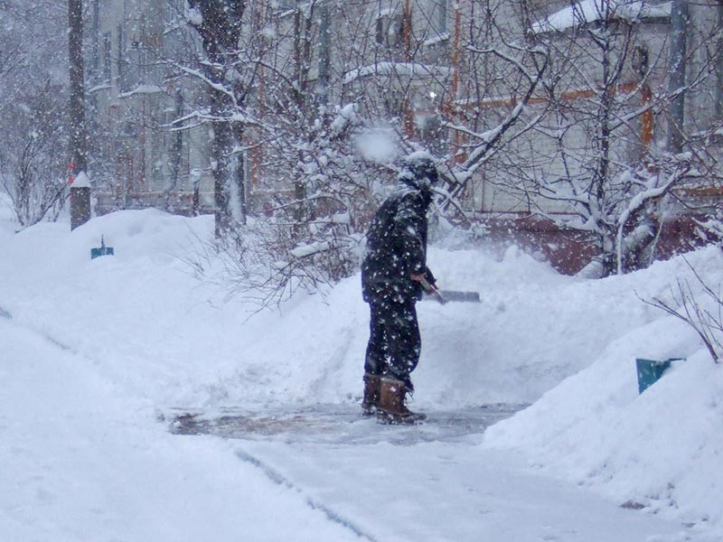 Комбинация: мэр Улан-Удэ попросил горожан помочь с уборкой снега, а теперь их за это штрафуют