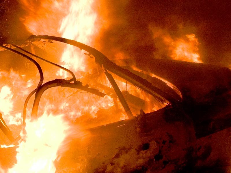 В Хакасии проверяют действия сотрудников вневедомственной охраны Росгвардии, которые в пылу погони не стали спасать водителя из горящего автомобиля. Об этом сообщает сайт СУ СК по региону

