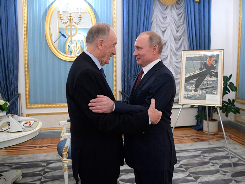 Президент РФ Владимир Путин встретился с композитором, Народным артистом СССР Родионом Щедриным, чтобы лично поздравить его с 85-летием