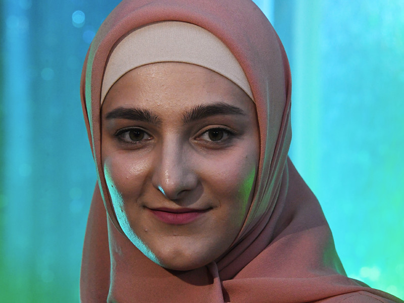 18-летняя дочь главы Чечни Рамзана Кадырова Айшат Кадырова открыла в центре Грозного бутик эротического женского белья и интимных аксессуаров Lady A, который ввиду табуированности темы секса в чеченском обществе рекламируется среди ограниченного круга людей