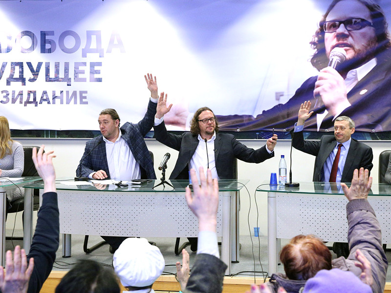 Инициативная группа граждан, в которую вошли 520 человек, в воскресенье выдвинула бизнесмена Сергея Полонского кандидатом в президенты РФ