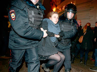 У здания ФСБ в Москве задержана Алехина с баннером "С днем рождения, палачи"