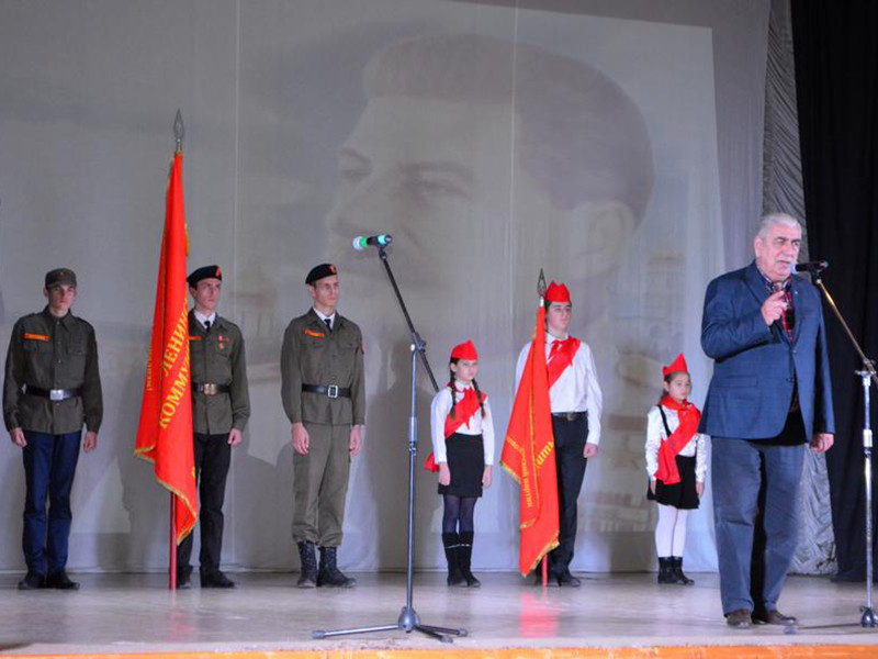 Отделение КПРФ в Севастополе провело концерт в честь 138-й годовщины дня рождения Иосифа Сталина