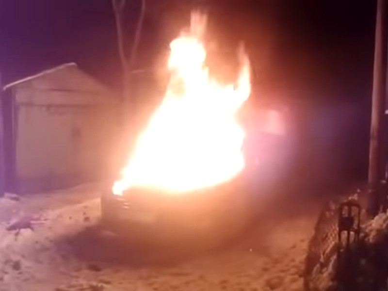У координатора штаба Собчак в Пскове сгорел автомобиль, оппозиционеры подозревают поджог