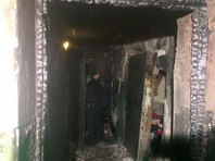 Из-за взрыва произошло возгорание домашних вещей в секции на площади 10 кв. м. В течение восьми минут пожарные потушили огонь