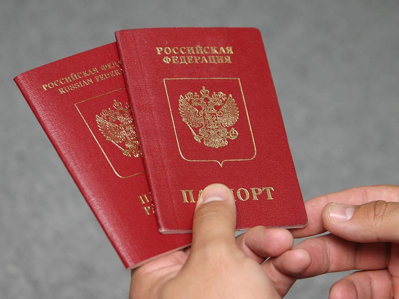МВД признало недействительными паспорта двух геев, получивших штамп о браке

