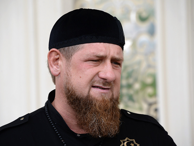 Глава Чечни Рамзан Кадыров назвал главу грозненского "Мемориала" Оюба Титиева наркоманом и заявил, что работа правозащитников в республике "не пройдет". Также он сообщил о возможной смерти исчезнувшего певца Зелимхана Бакаева от рук родственников