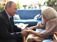 В июле дома у Алексеевой побывал Путин. Как впоследствии рассказала правозащитница, она попросила главу государства "сделать доброе дело" и помиловать бывшего сенатора, подчеркнув, что это будет "не акт справедливости, а акт милосердия". "Он сказал "да". Я, говорит, обещаю", - заявила Алексеева