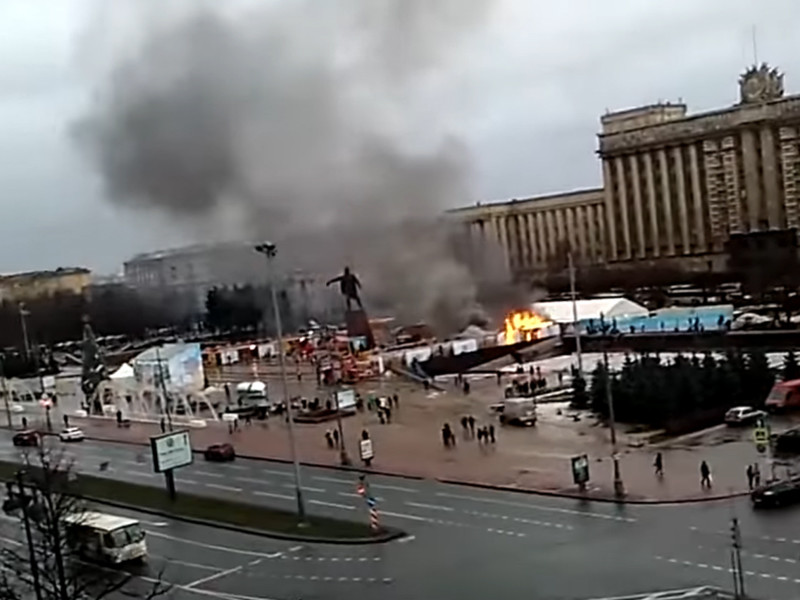 В Санкт-Петербурге загорелась новогодняя ярмарка
