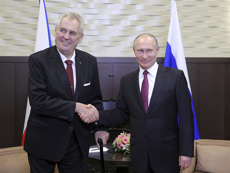 Путин поздравил пророссийского президента Чехии с переизбранием
