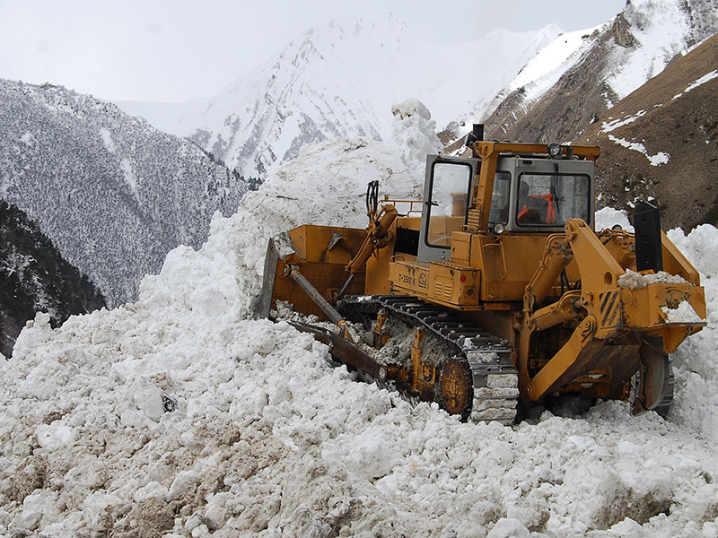 Транскавказская автомагистраль закрыта из-за опасности схода лавин