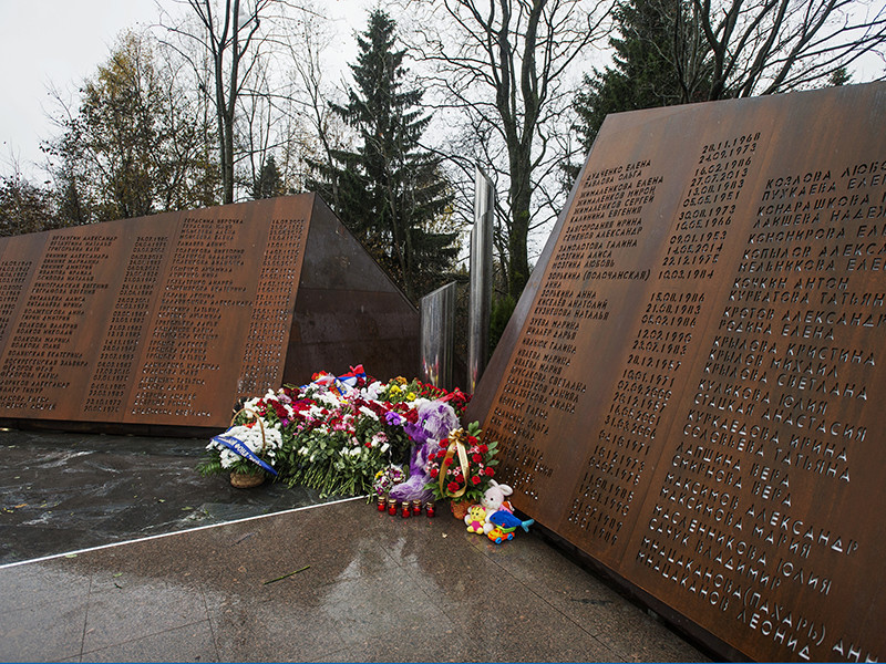У разоренного мемориала "Роща памяти" на Румболовской горе в Ленинградской области установили камеры видеонаблюдения