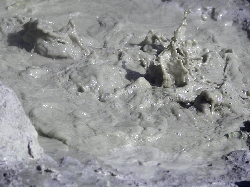 Грязевой вулкан Гефест, расположенный на Гнилой горе в Темрюкском районе Краснодарского края, ожил 22 февраля. Фотографии и видео с последствиями извержения распространяются по социальным сетям