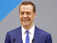 Напомним, Медведеву уже не в первый раз жалуются на низкие зарплаты педагогов