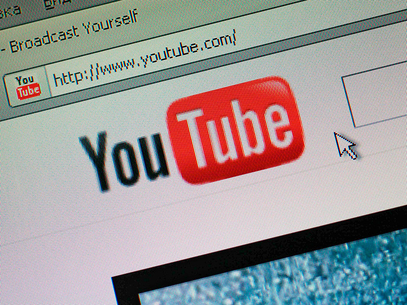 Роскомнадзор отказался блокировать YouTube, не исполнивший решение суда по иску Дерипаски