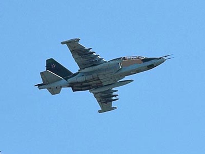 Причиной крушения Су-25 в Сирии, по предварительным данным, стало попадание тепловой ракеты в правый двигатель

