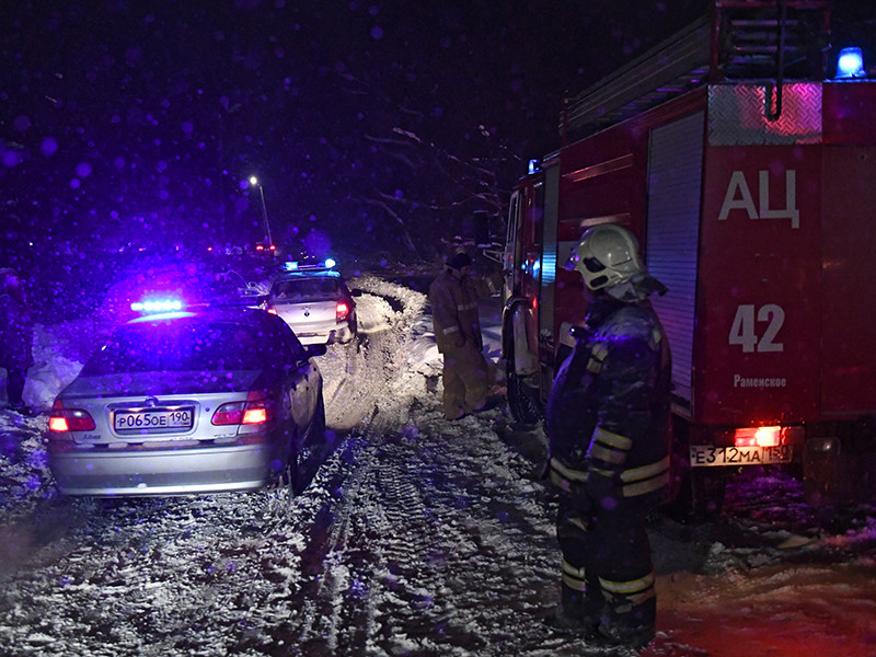 Оцепление радиусом 2 км выставлено вокруг места падения самолета Ан-148 в Московской области, передает очевидцы с места событий