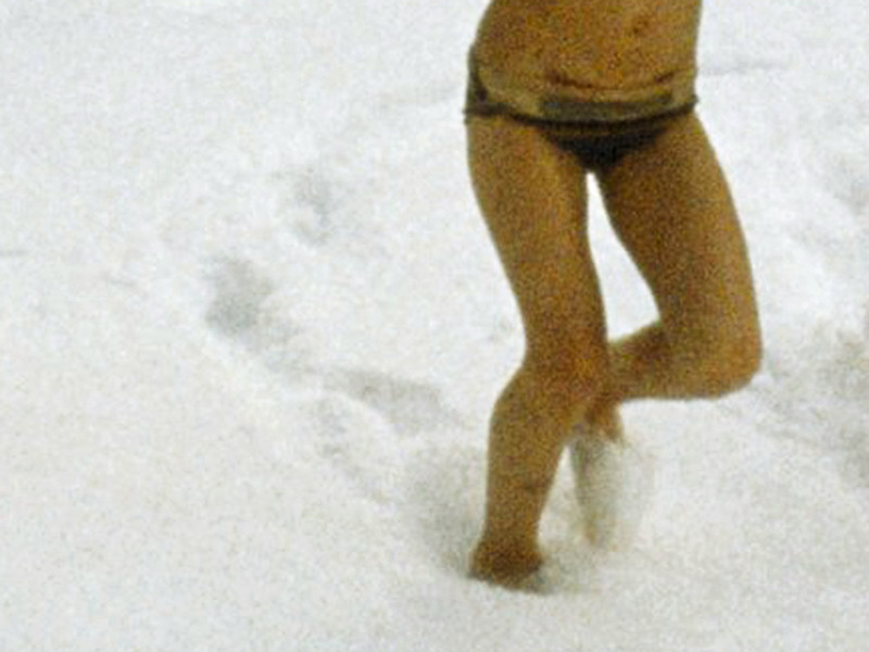 В Якутске с легким обморожением госпитализирован трехлетний ребенок, который в 40-градусный мороз раздетым и босиком отправился на улицу искать маму