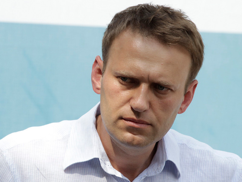 Навальный объявил флешмоб против "государственного идиотизма" с запрещенной судом фотографией с Парада Победы 1945 года