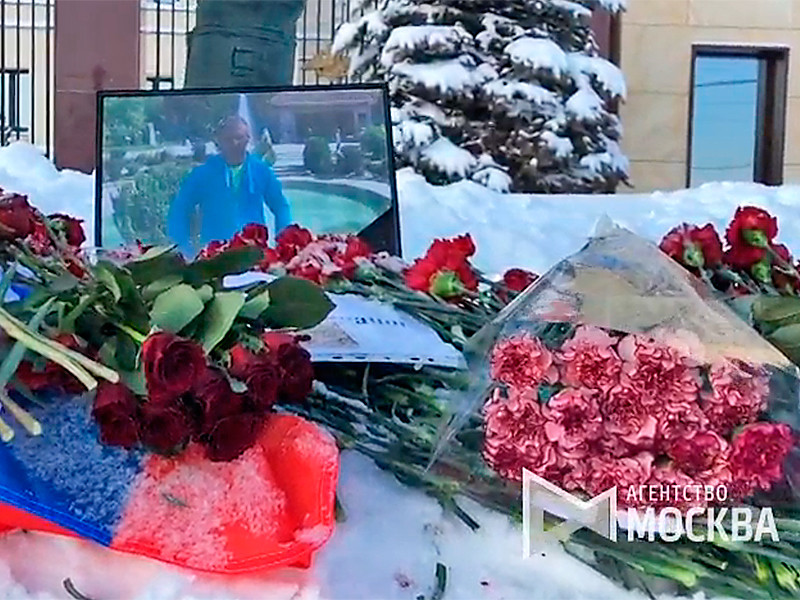 Тело погибшего в Сирии летчика Романа Филипова, ставшего героем России, доставлено на родину