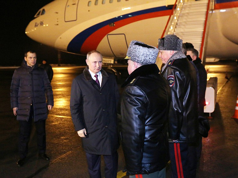 В ночь на 8 февраля в Новосибирск прилетел президент России Владимир Путин
