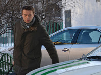 По словам главы аппарата российского правительства, подача иска в суд на основателя Фонда борьбы с коррупцией (ФБК) сделает Навальному "слишком много чести"