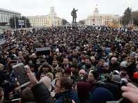 По сведениям "Тайга.инфо", на площадь Советов вышли около 1,5 тыс. человек. Кемеровский паблик в Instagram Kuzbass_news сообщает о 4 тыс. участников