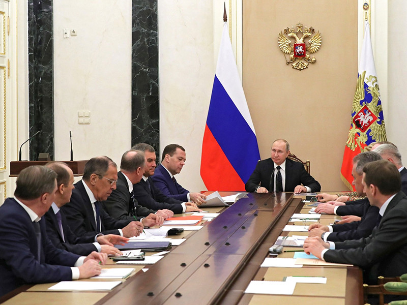 Во время совещания президента с членами Совбеза РФ была высказана обеспокоенность относительно занятой Великобританией позиции