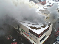 Пожар в торговом центре в Кемерово возник около 16:00 по местному времени 25 марта, пожарным удалось справиться с огнем только в ночь на следующий день