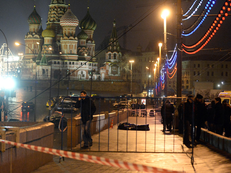 Борис Немцов был убит в Москве 27 февраля 2015 года. Его застрелили на Большом Москворецком мосту прямо напротив Кремля