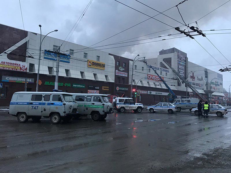 В сгоревшем ТЦ в Кемерово пропали до 35 человек. Не могут найти 19 детей