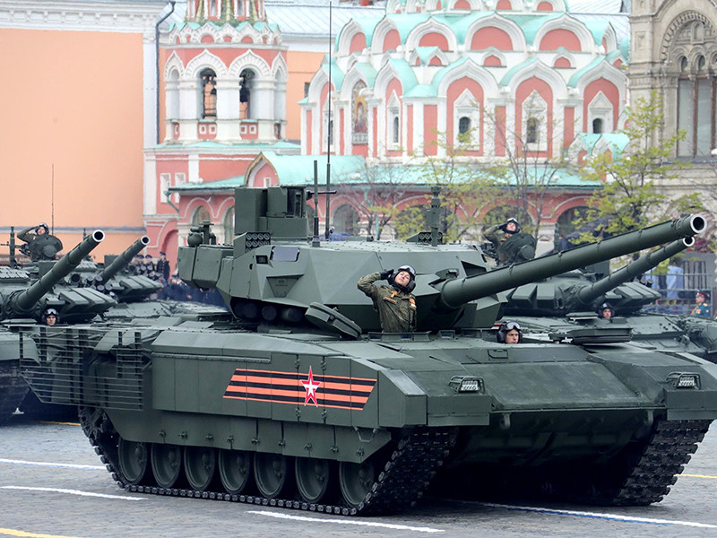 Набравший большинство голосов на выборах президента РФ Владимир Путин заявил, что Москва не собирается втягиваться в новую гонку вооружений, оборонные расходы немного сократятся, но на обороноспособность России это не повлияет