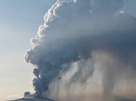 Курильский вулкан Эбеко выбросил пепел на высоту 2 км, объявлен оранжевый код авиационной опасности (ФОТО)