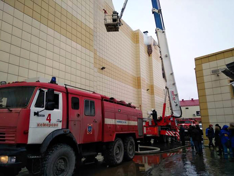 Пожар в торгово-развлекательном центре "Зимняя вишня" в Кемерове ликвидирован, начался разбор завалов