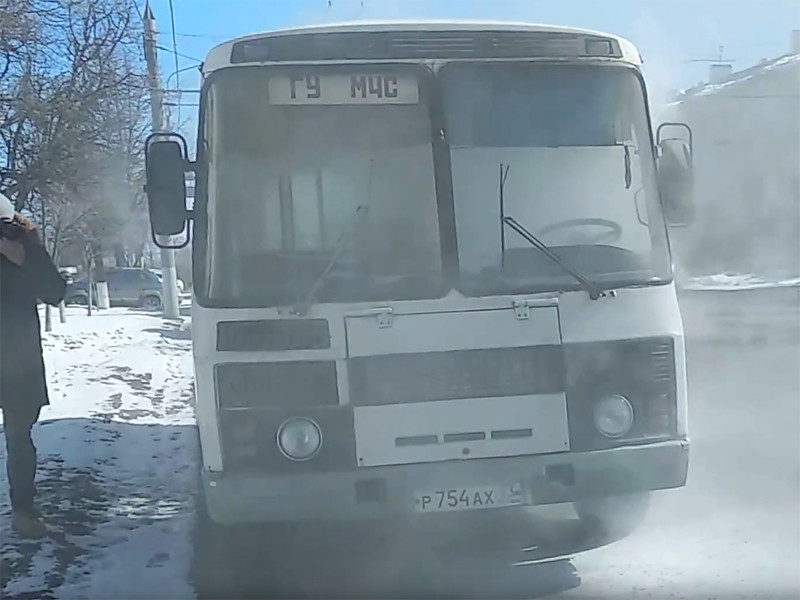 Во Владимире загорелся автобус МЧС, доставлявший журналистов на проверку пожарной безопасности торговых центров города