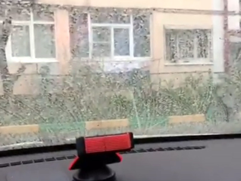 Автомобили сочинцев вновь испачкал грязевой дождь, пришедший из Африки