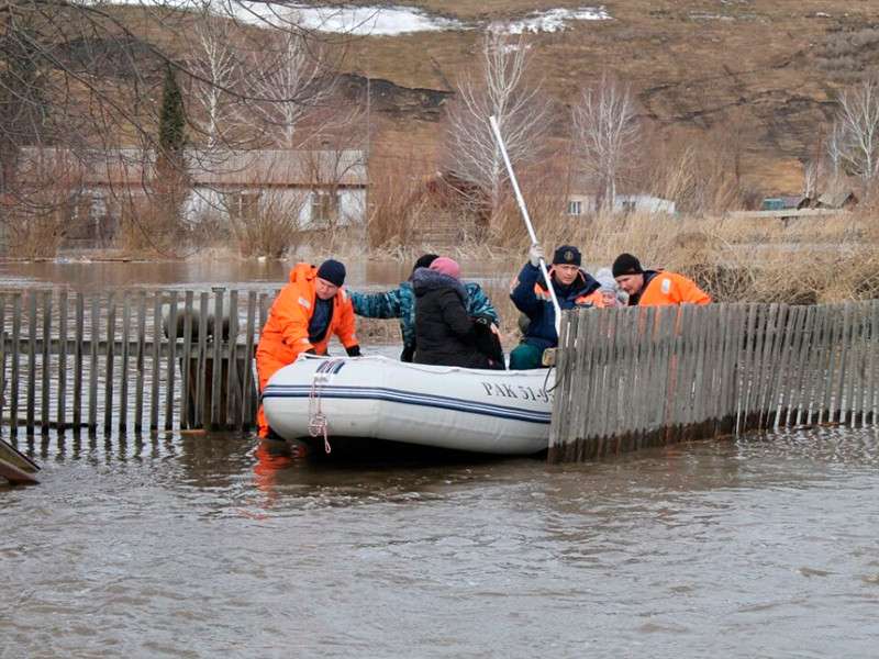Режим ЧС из-за паводка объявлен в семи районах Алтайского края, затопило курорт Белокуриха

