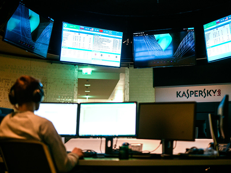 В "Лаборатории Касперского" объявили, что атака на роутеры Cisco сильнее всего затронула русскоязычный сегмент интернета. Специалисты обращают внимание, что хакеры оставляют послание: "Не вмешивайтесь в наши выборы"