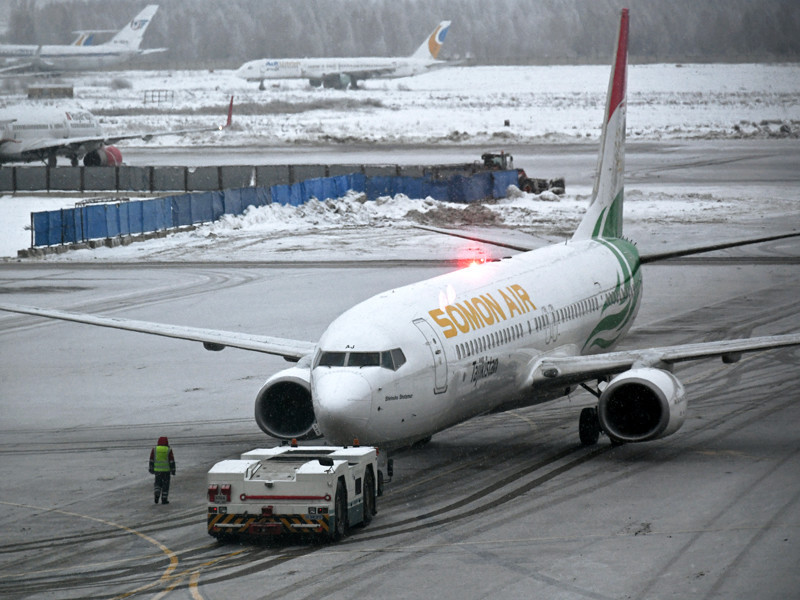 Минтранс РФ объявил об отзыве с 5 апреля разрешений на выполнение полетов из Москвы и Новосибирска в Душанбе и Худжанд у авиакомпаний Tajik Air и Somon Air.