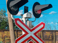 В Крыму электричка столкнулась с маршруткой на переезде