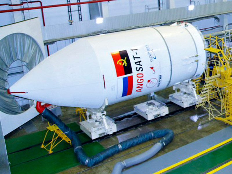 Россия и Ангола уладили ситуацию с потерянным спутником Angosat-1