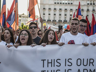 23 апреля на фоне многодневных массовых акций протеста оппозиции подал в отставку премьер-министр Армении, экс-президент Серж Саргсян. На этом посту он пробыл менее недели после избрания в парламенте 17 апреля