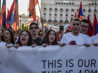 Серж Саргсян, назначенный на пост премьер-министра Армении 17 апреля, 23 апреля на фоне массовых протестов в стране объявил об отставке. Этого и добивались демонстранты в течение более 10 дней. Вскоре президент Армении Армен Саркисян распустил правительство