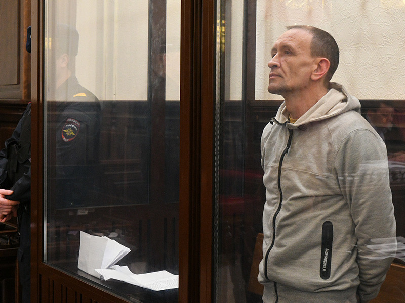 Центральный районный суд города Кемерово 13 апреля арестовал начальника караула пожарно-спасательной части N2 Сергея Генина, обвиняемого в халатности при тушении пожара в торговом центре "Зимняя вишня", при котором погибли 64 человека. Генин арестован на два месяца