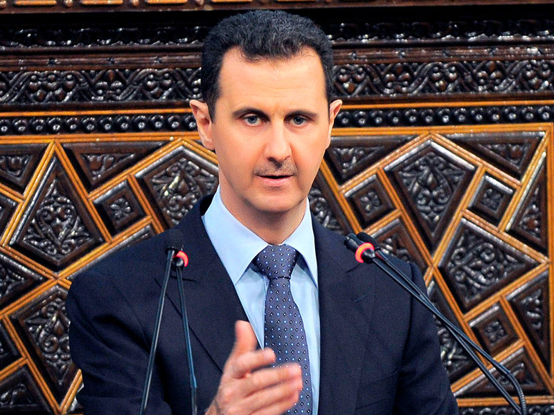СМИ сообщили о том, что президент Сирии Башар Асад вместе с семьей был эвакуирован с территории страны в Тегеран на фоне сообщений об авиаударах, которые готовят западные страны в ответ на химическую атаку в Думе.
